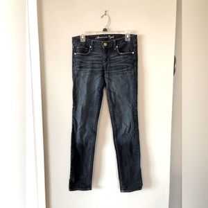 American Eagle Women’s Skinny Jeans size 8 in Dark Blue Wash